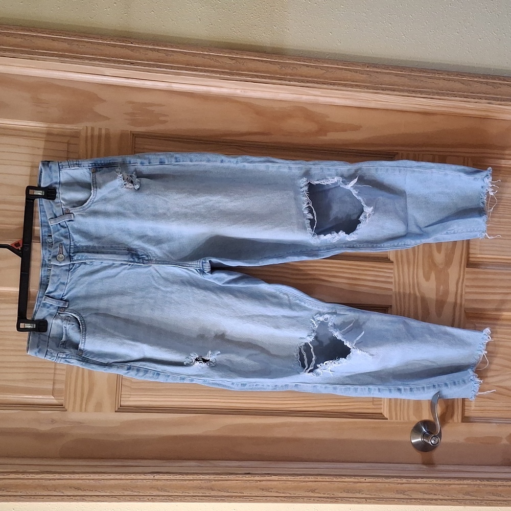 AE Strigid Curvy Ripped Mom Jean Distressed Light Blue Jeans